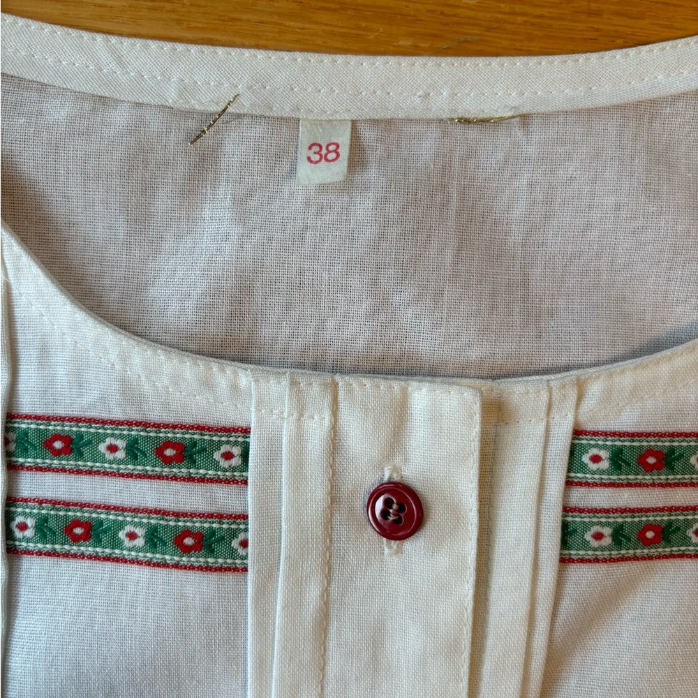White Embroidered Button-Front Ribbon Deta Tank Top (Germany) - Picture 6 of 7